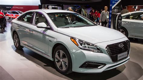 That's a tough list of competitors. 2016 Hyundai Sonata Hybrid And Plug-In Hybrid Video