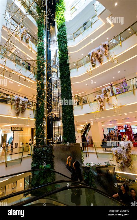 Shopping Mall Emquartier Hi Res Stock Photography And Images Alamy