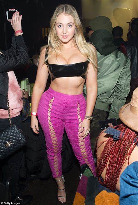 Iskra Lawrence Flaunts Her Bountiful Cleavage At Nyfw Daily Mail Online