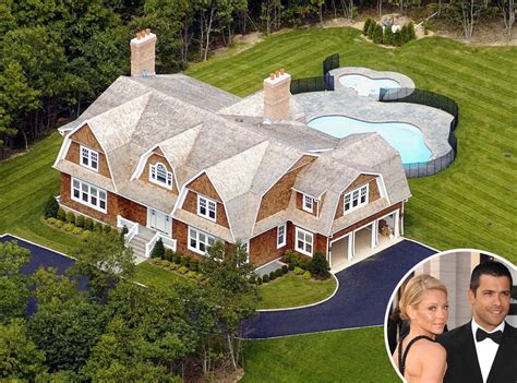 Kelly Ripa And Mark Consuelos From Celebrity Homes In The Hamptons E News