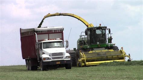 John Deere 7780 Prodrive Chopping Hay Youtube