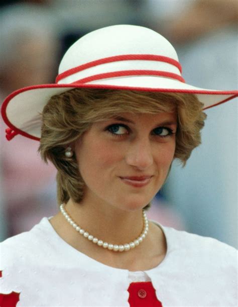 She was the first wife of charles. Ces pièces portées par Lady Diana sont les plus ...