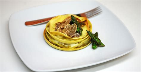 Lasagna con asparagi e besciamella al vino: Ricetta di ...