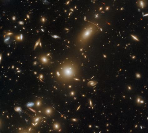 Nasas Hubble Telescope Snaps Phenomenal Image Of Galaxy Cluster