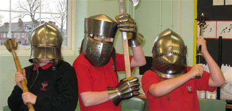 Students Get Close Up And Personal With Medieval Arms And Armour