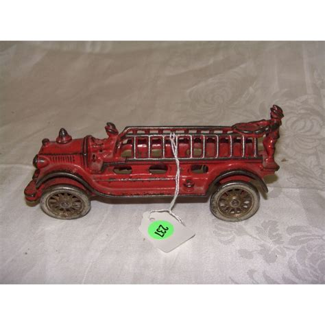 7 12 1920s Cast Iron Fire Truck Toy