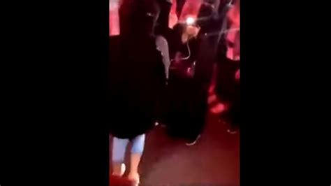 شاهد سعودية منقبة ترقص في موسم الرياض والنائب العام يأمر باعتقالها Euronews