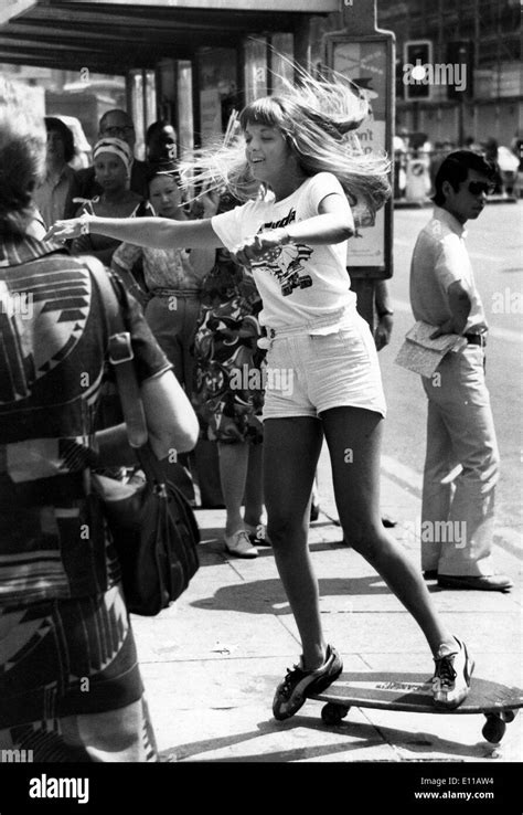 2 Juli 1976 Kensington Uk Miss Robin Alawai Freestyle Skateboard