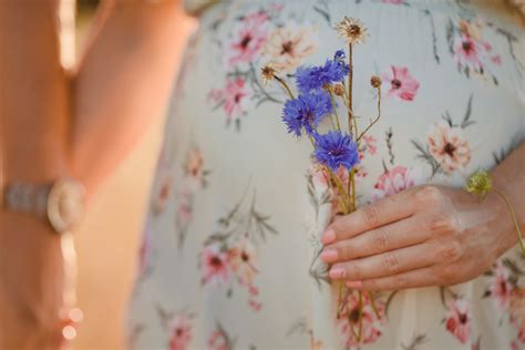 Outdoor Maternity Photo Shoot Henley On Thames Photographer
