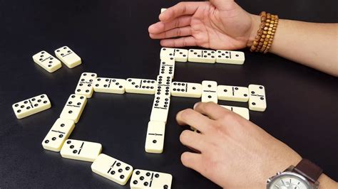 Este juego puede ser un juego adulto si se utilizan las palabras adecuadas. ¿Cómo se juega al domino? » Respuestas.tips