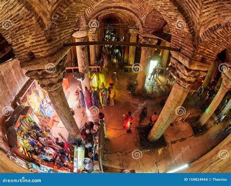 Basilica Cistern Turco Yerebatan Sarayi Cisterna Subterr Nea Sunken Palace En Estambul