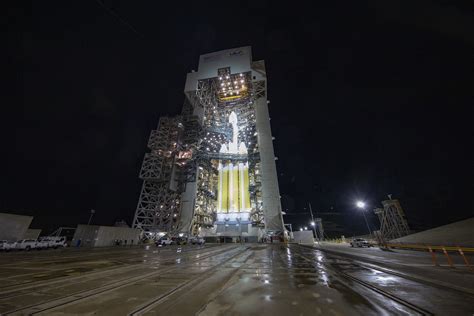 Photos Delta 4 Heavy Rocket Awaits Liftoff From Historic Slc 6 Launch