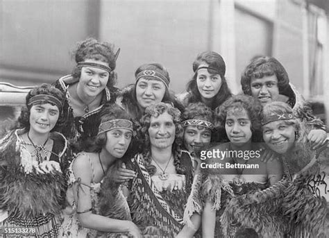 Young Maori Girl Stockfotos En Beelden Getty Images