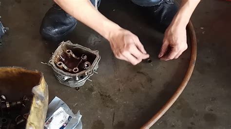 Jet 4 possesses 13 inches of front wheel that effectively increase sporty styling and riding stability. SYM JET POWER 125 Cylinder head repair - YouTube