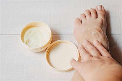 6 Home Remedies To Stop Foot Itching Emedihealth