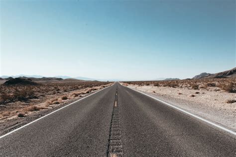 Empty Road · Free Stock Photo