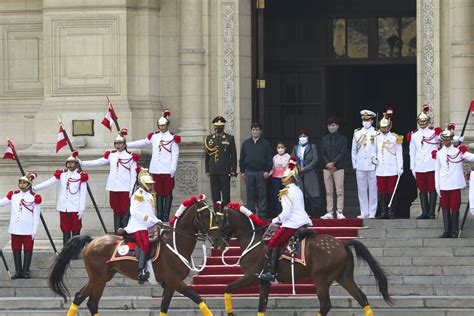 Presidente Castillo Lidera Cambio De Guardia En Palacio De Gobierno