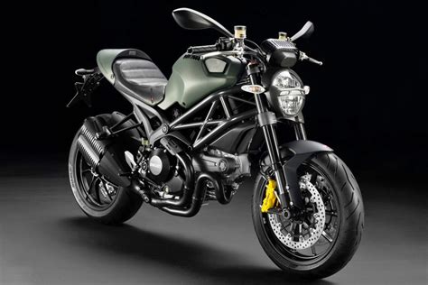 It is green and black and roughly 2500 on the odometer. Ducati Monster Diesel, Nama Pemilik Dicantumkan Di Sisi ...