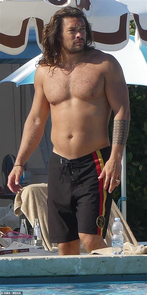 Jason Momoa Wont Be Bothered By The Dad Bod Comments Daily Mail Online