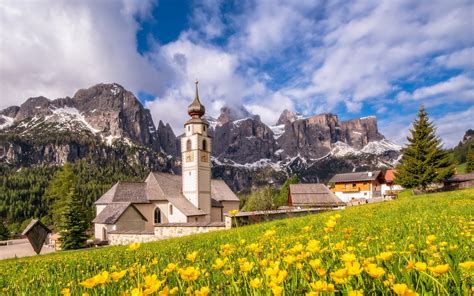 Fonds Décran Italie Dolomites église Montagnes Nuages Fleurs