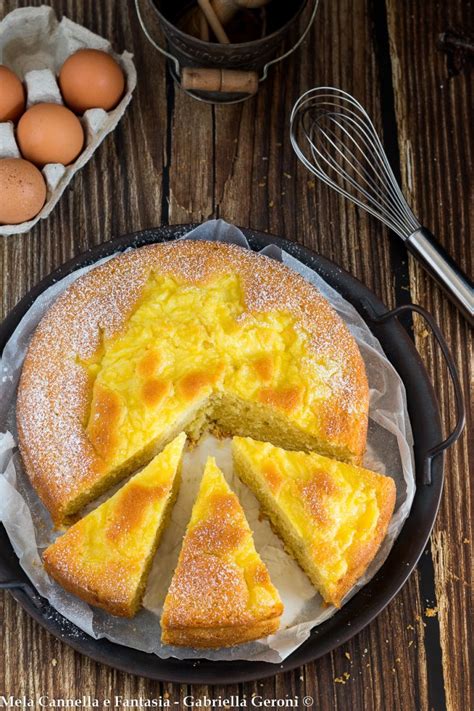 La ricetta, gli ingredienti ed i consigli per preparare i bocconotti. Torta con crema pasticcera nell'impasto