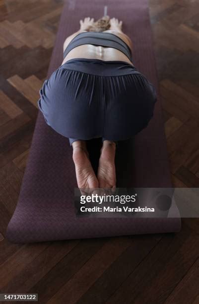 Yoga Pants Bent Over Photos And Premium High Res Pictures Getty Images