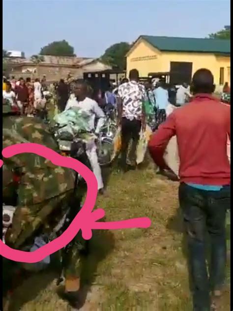 Palliatives Looting In Gwagwalada Abuja Soldiers Police Watch Videos Politics Nigeria
