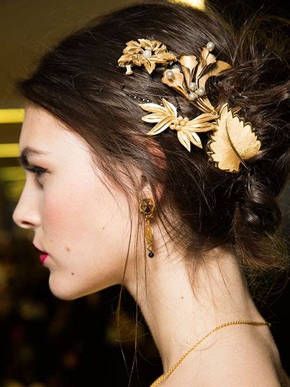 13 Holiday Hair And Makeup Ideas To Steal From The Runway