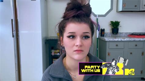 Teen Mom Fans Beg Mtv To Fire Young And Pregnant Star Over Bad Parenting