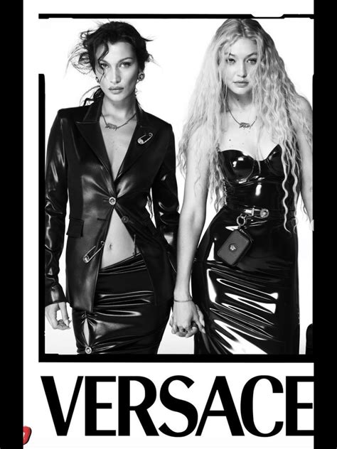 Gigi Bella Hadid Versace S S 2022 2048 X 2732 Shopping Canada Online