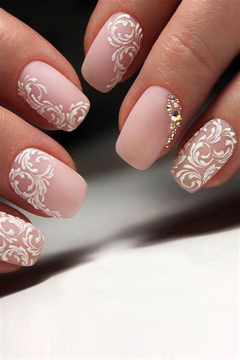 perfekte rosa und weiße Nägel für Bräute aktuellen Hochzeitstrends Bridal nail art