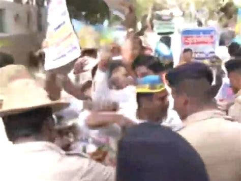Sex Cd Scandal Dk Shivakumar Supporters Protest Against Ramesh Jarkiholi Over Key