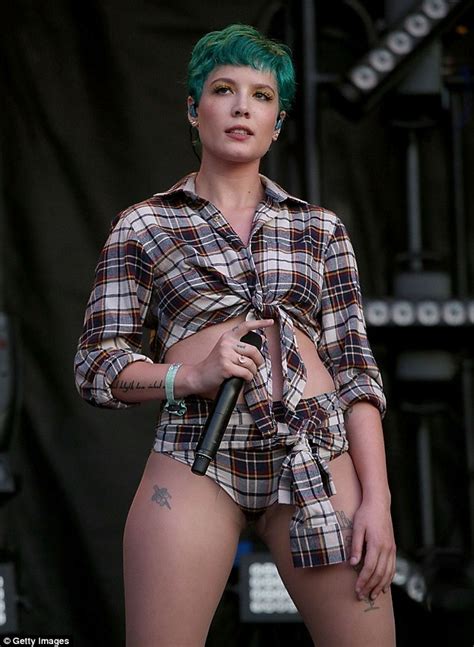 Halsey Flaunts Her Pert Bum In Costume At Bonnaroo Music Festival Daily Mail Online