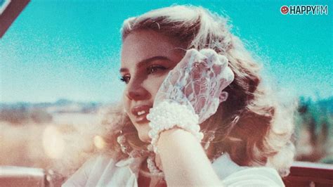 Washing my hair, doing the laundry late night tv, i want you on me like when we were kids under chemtrails and country clubs it's never too late, baby, so don't give up it's never too late, baby, so don't give up under the. 'Chemtrails over the country club', de Lana del Rey: letra ...