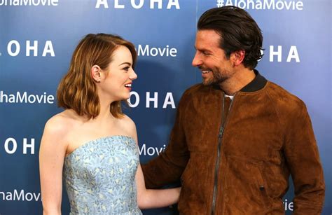 Emma Stone And Bradley Cooper Can T Stop Giggling On The Aloha Red
