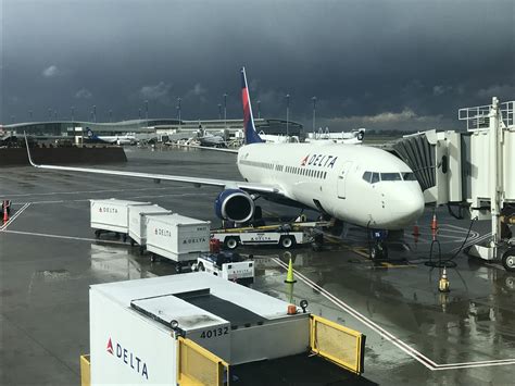 Delta 737 900 Economy Review Sacramento To Atlanta Points With A Crew