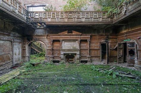 Photographer Captured Photographs Of Abandoned Buildings
