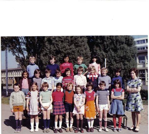 Photo De Classe Cm1 De 1975 Ecole Jules Ferry Uckange Copains Davant