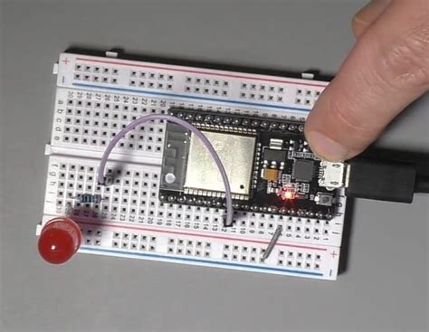 A Simple ESP32 Project Blink An LED With A Digital Output Pin