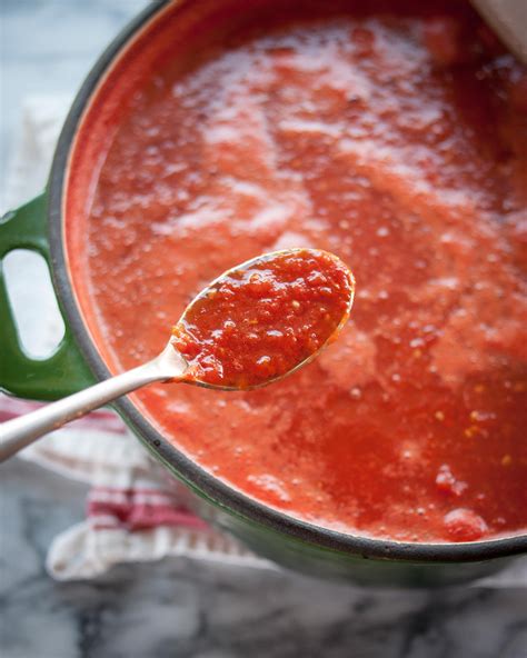 How To Make Basic Tomato Sauce With Fresh Tomatoes Cooking School Fun