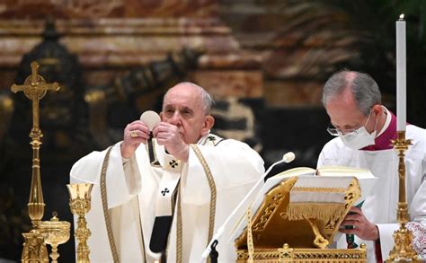 El Papa Francisco Celebra La Misa Del Gallo Más Solitaria Llamando A La