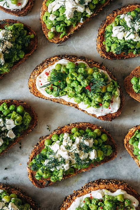 From dainty finger food to crunchy croquettes, these recipes will get your dinner party off to a delicious beginning. 5 Easy Starters To Make For Dinner Party in 2020 | Easy ...