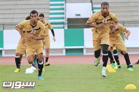 عاد الأهلي بنتيجة مرضية من أرض مضيفه الترجي ليقطع شوطاً كبيراً في سبيل الوصول إلى نهائي دوري أبطال إفريقيا. بالصور: الشعلة يؤدي تدريبه الأخير على ملعب النادي الاهلي ...