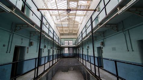Exploring Hmp Shepton Mallet Prison Disused Prison Youtube