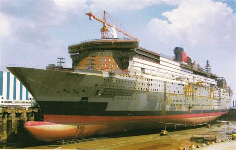 Rms Queen Mary 2 The Largest Ocean Liner Ever Built Constructed 2002