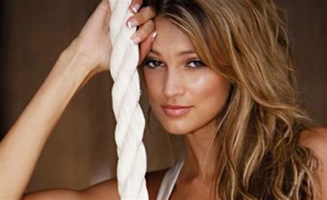 victoria s secret model quits lingerie modeling due to faith