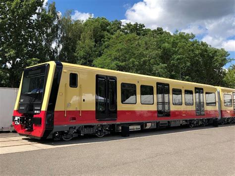 Stadler-Siemens consortium rolls out first Berlin S-Bahn ...