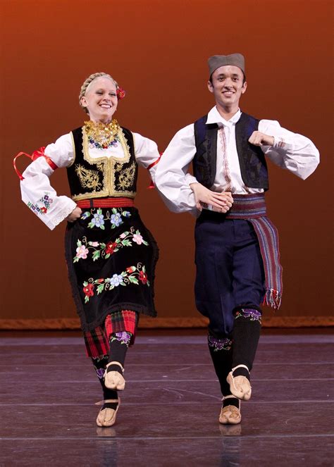 Serbian Folk Dance Serbian Clothing Popular Costumes Traditional Outfits
