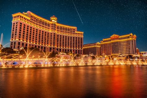 The Iconic Bellagio At Night In Las Vegas Etsy