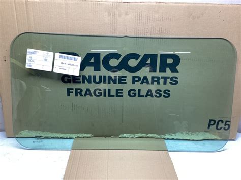 Paccar Kenworth Peterbilt Glass Rear Window Center Green Tint Pn R44